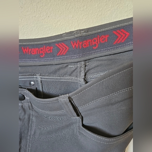 MEN'S WRANGLER OUTDOOR PERFORMANCE UTILITY SHORT IN SMOKE 42 - Picture 2 of 12